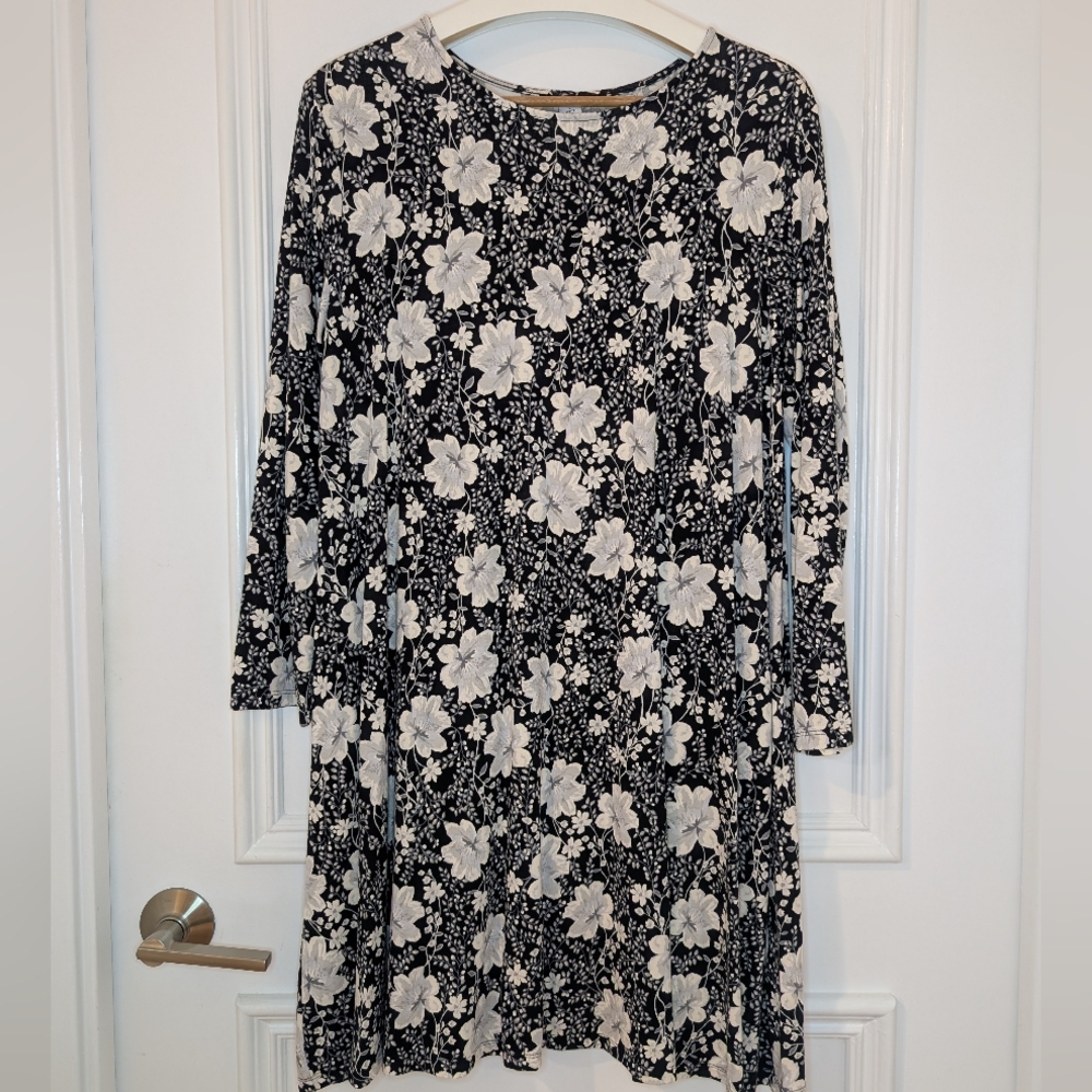 Old Navy Black and White Floral Long Sleeve Swing Dress